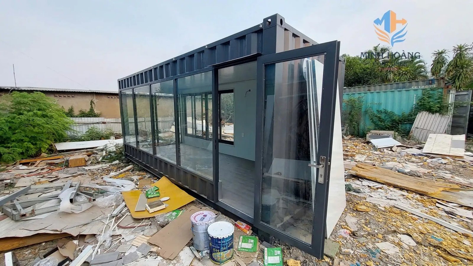 Container Văn Phòng 20 Feet Xám Khung Kính Mẫu 1